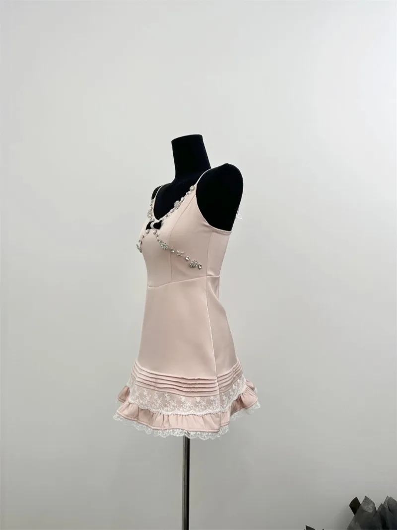 Słodki gorąca dziewczyna różowy satynowy kryształ górski sukienka na ramiączkach damski letni dekolt w szpic Slim Fit koronkowa krótka sukienka ubrania damskie