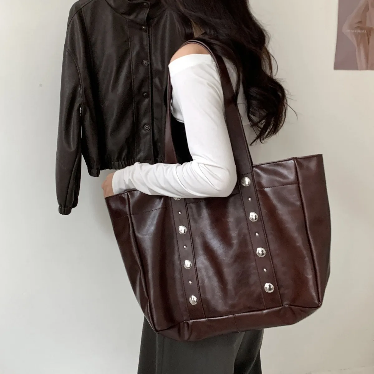 

Fashion Rivet women Shoulder Bag large capacity Elegant Commuting Ladies handbag soft pu leather big lady totes bolsas black