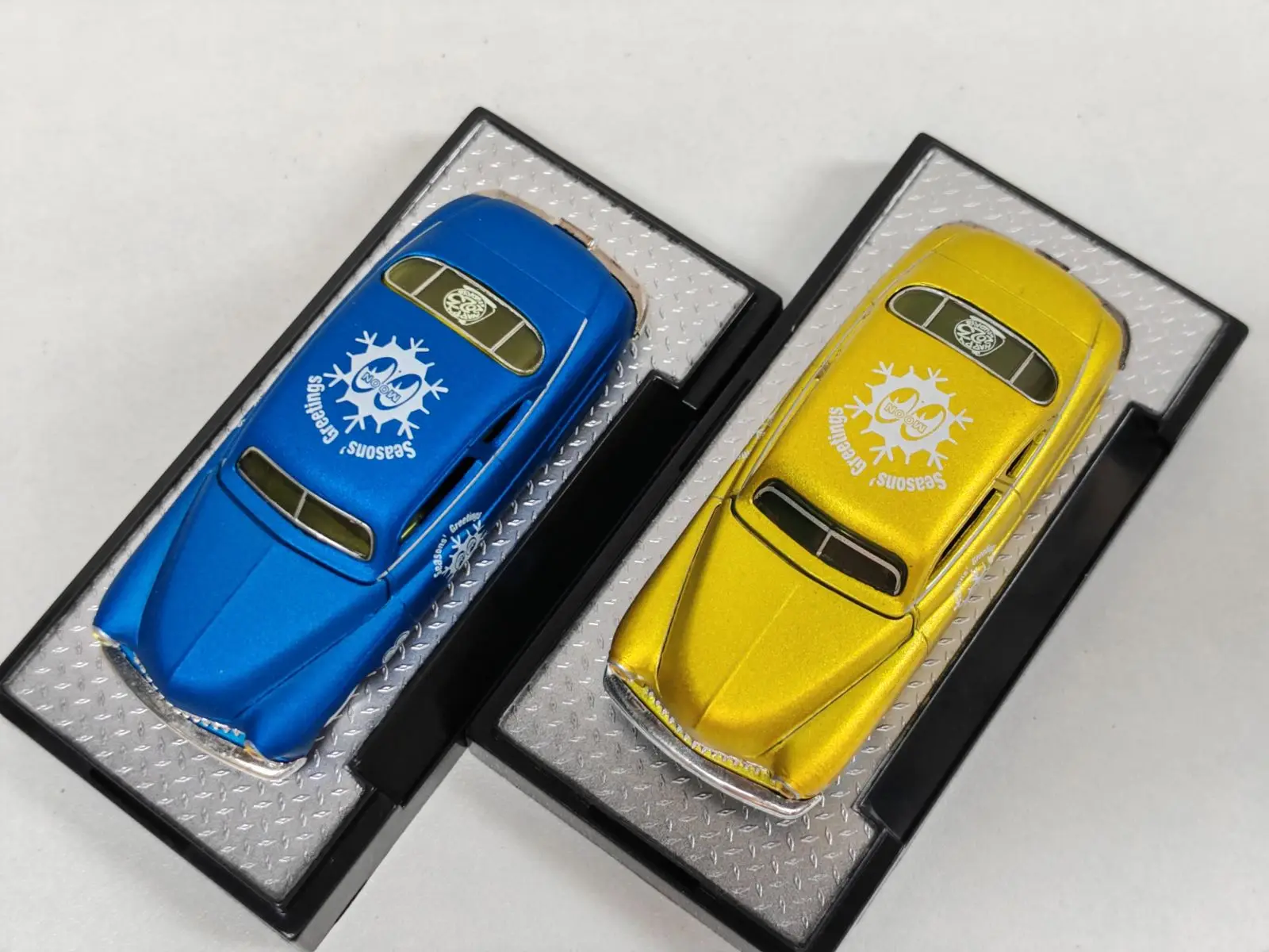 M2 Machines 1/64 1949 Mercury Custom Mooneyes Blue Gold Yellow Die-cast Alloy Car Model Collection Display Child Gift