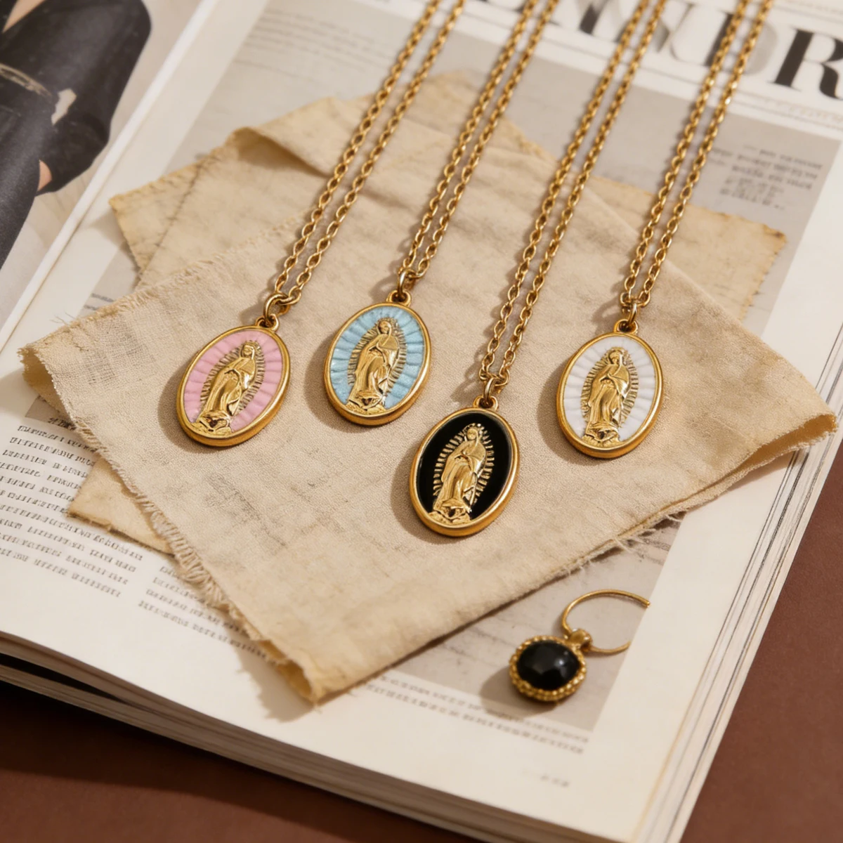Collares con colgante ovalado retro de la Virgen María en relieve para mujer, chapados en oro de 18 quilates, esmaltados, ideales para uso diario, joyería sencilla.