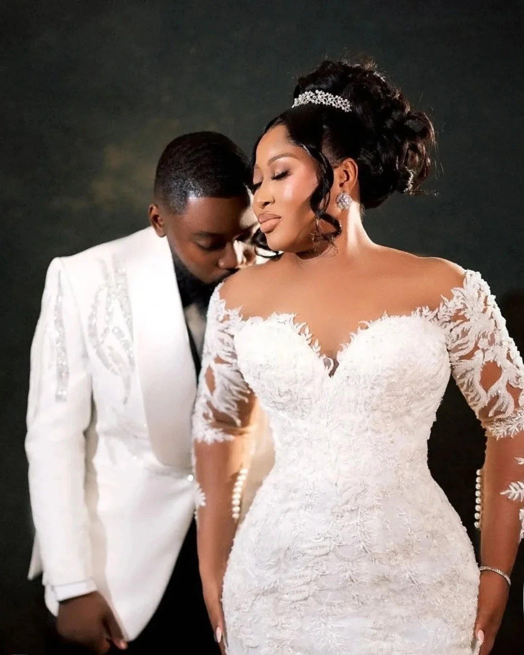 Suknia ślubna Aso Ebi z prześwitującym dekoltem, aplikacjami z koralików i długimi rękawami w stylu vintage dla panny młodej, suknia ślubna Robe De Mariée.