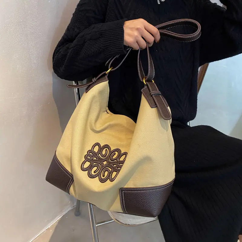 Casual Tote Luxury Designer Canvas Bag Women Shoulder Bag Retro Hollow Embossing Zip Hobo Handbags Large Capacity Messenger Bags