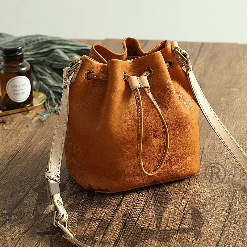 New Natural Leather Drawstring Bucket Bag with Adjustable Shoulder Straps for Vintage Style Tassel Style Fashionable Women\'s Bag