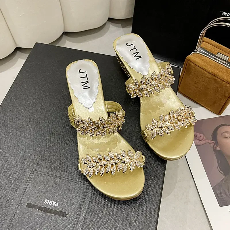 Sandals Job Shoes for Women Rhenstone Jewels Woman Slippers Open Toe Crystals on Word Slides Outside Low Heel Gold New Style B Y