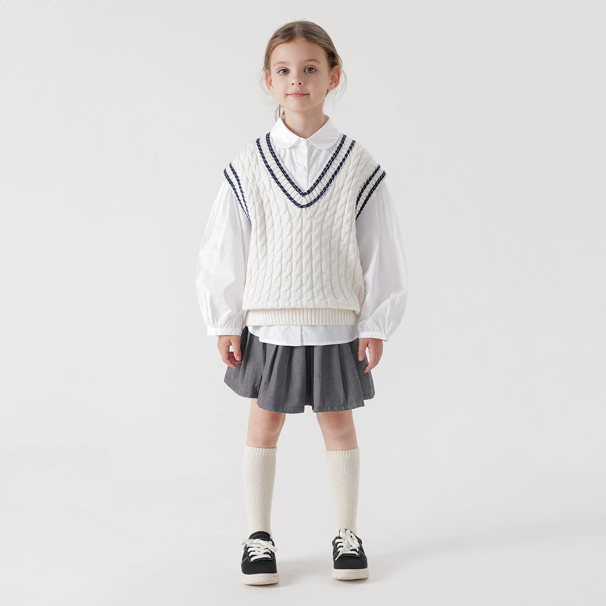 

MARC&JANIE Academic-Style Boys Girls V-neck Knit Vest for Spring 240312