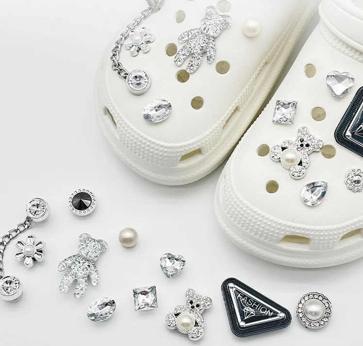 Buckle Cute Pearl Bear Water Diamond Chain DIY Shoes Decorations New Fashion Set Hole Shoe Charms Accessories Shoe