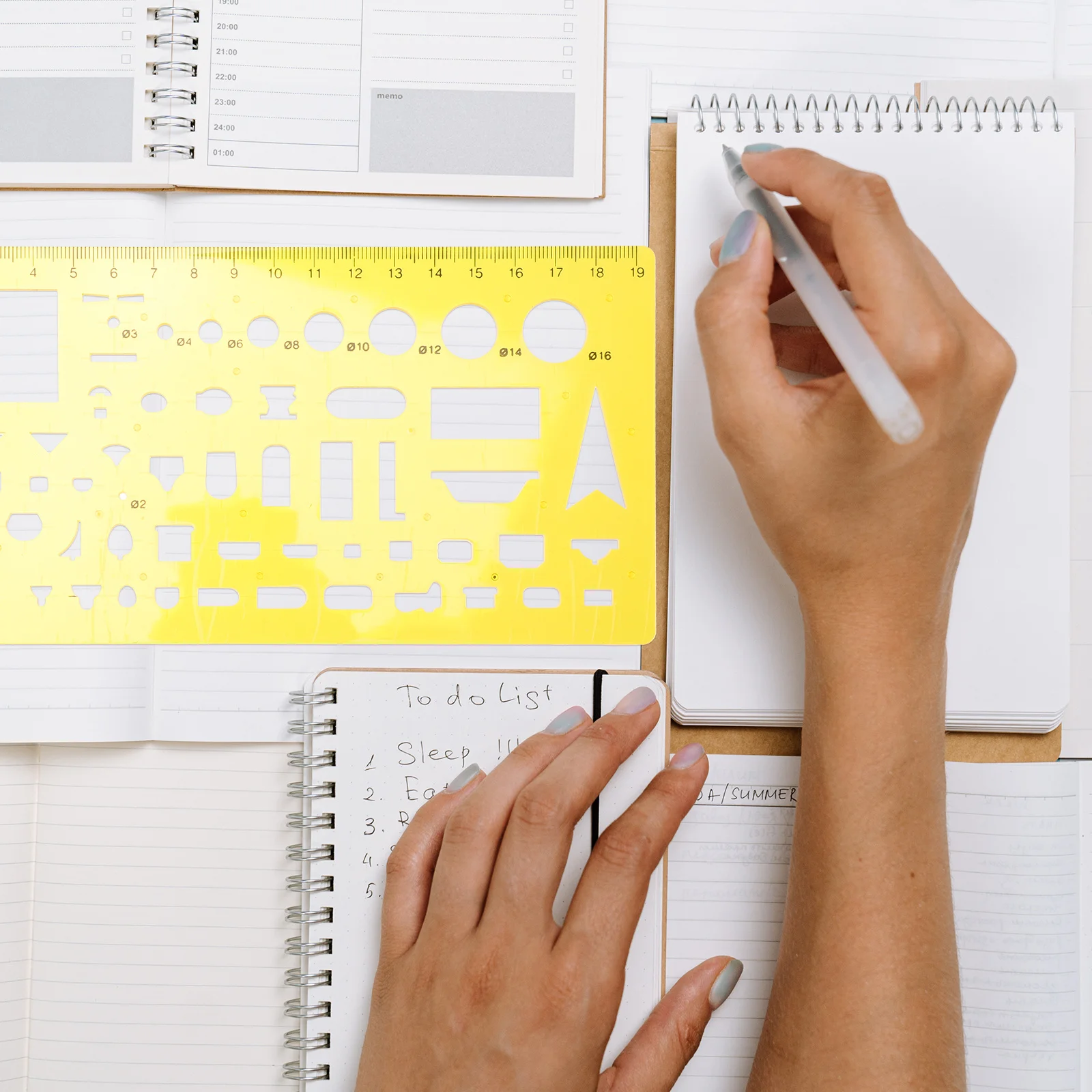 مجموعة واحدة من استنسل هندسي، مسطرة دائرية شفافة، لوازم المعماري، استنسل رسم للرسم، استنسل هندسي