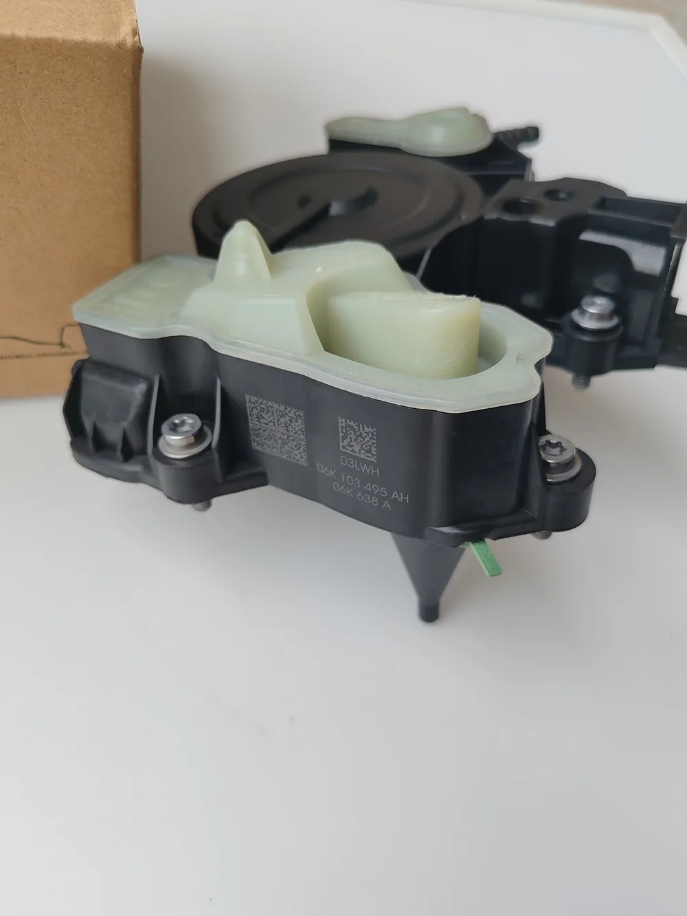 2 Years Warranty Oem Oil Separator PCV Valve with Gasket 06K103495AC, 06K103495AH, 06K103495AP, 06K103495Q For VW AUDI 1.8T 2.0T