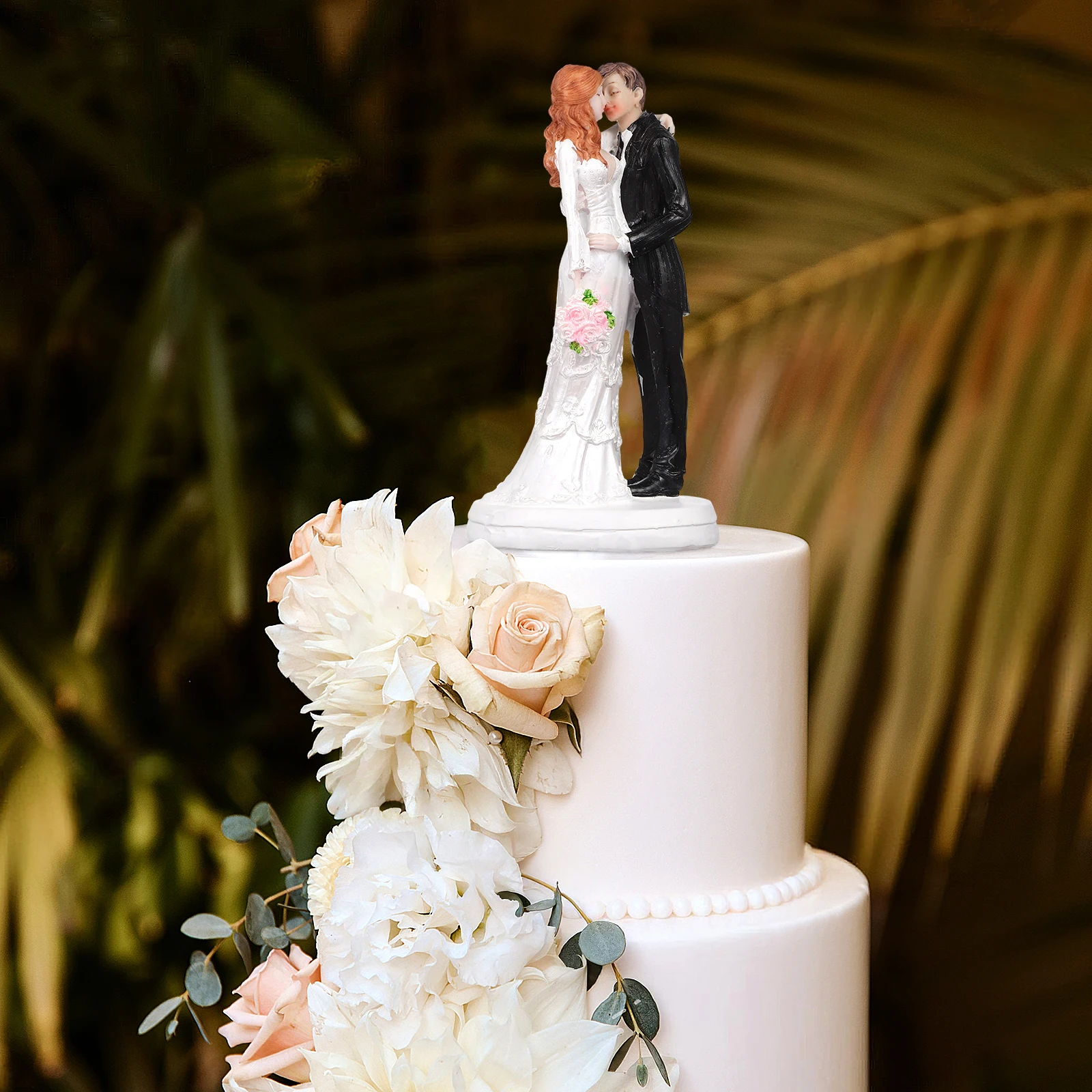 

Wedding Bride Groom Statue Resin Couple Decor Romantic Valentine Couple Craft Ornament for Table Car Dashboard