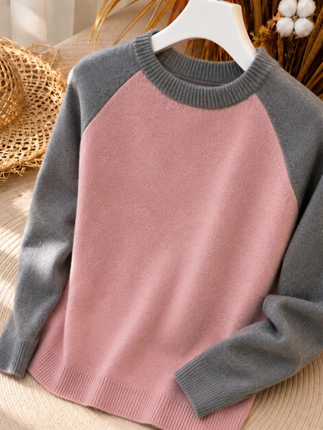 Fashionable Korean Style Knitted round Neck Sweater Color Block Design Elegant New Arrival Autumn Season Soft Cotton Top