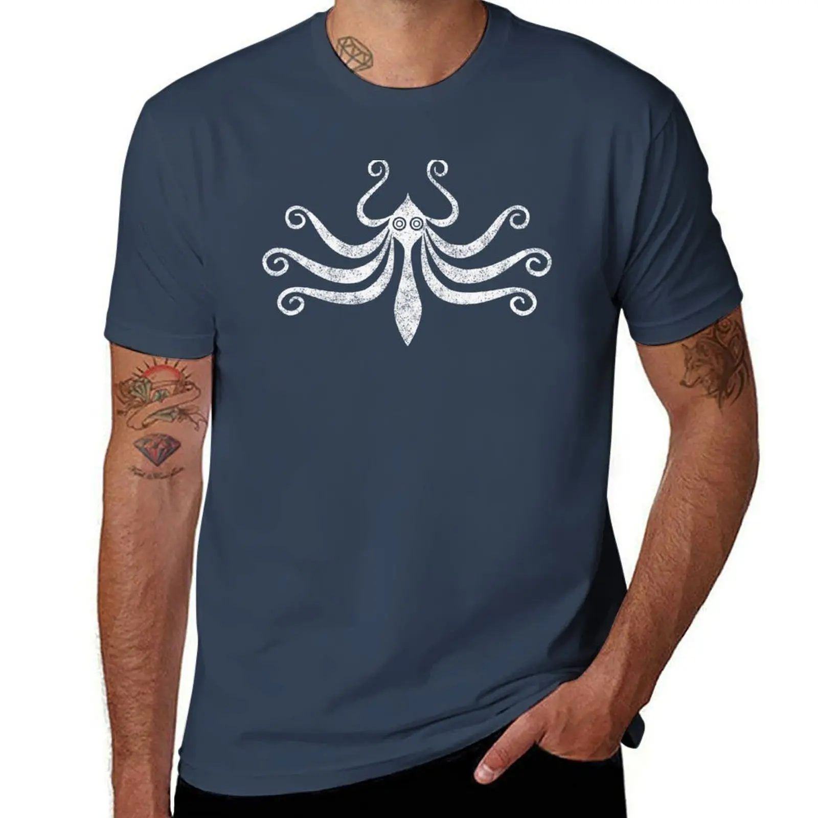 

Minimal Marine Style Minoan Octopus - distressed look T-Shirt oversized korean fashion men clothes