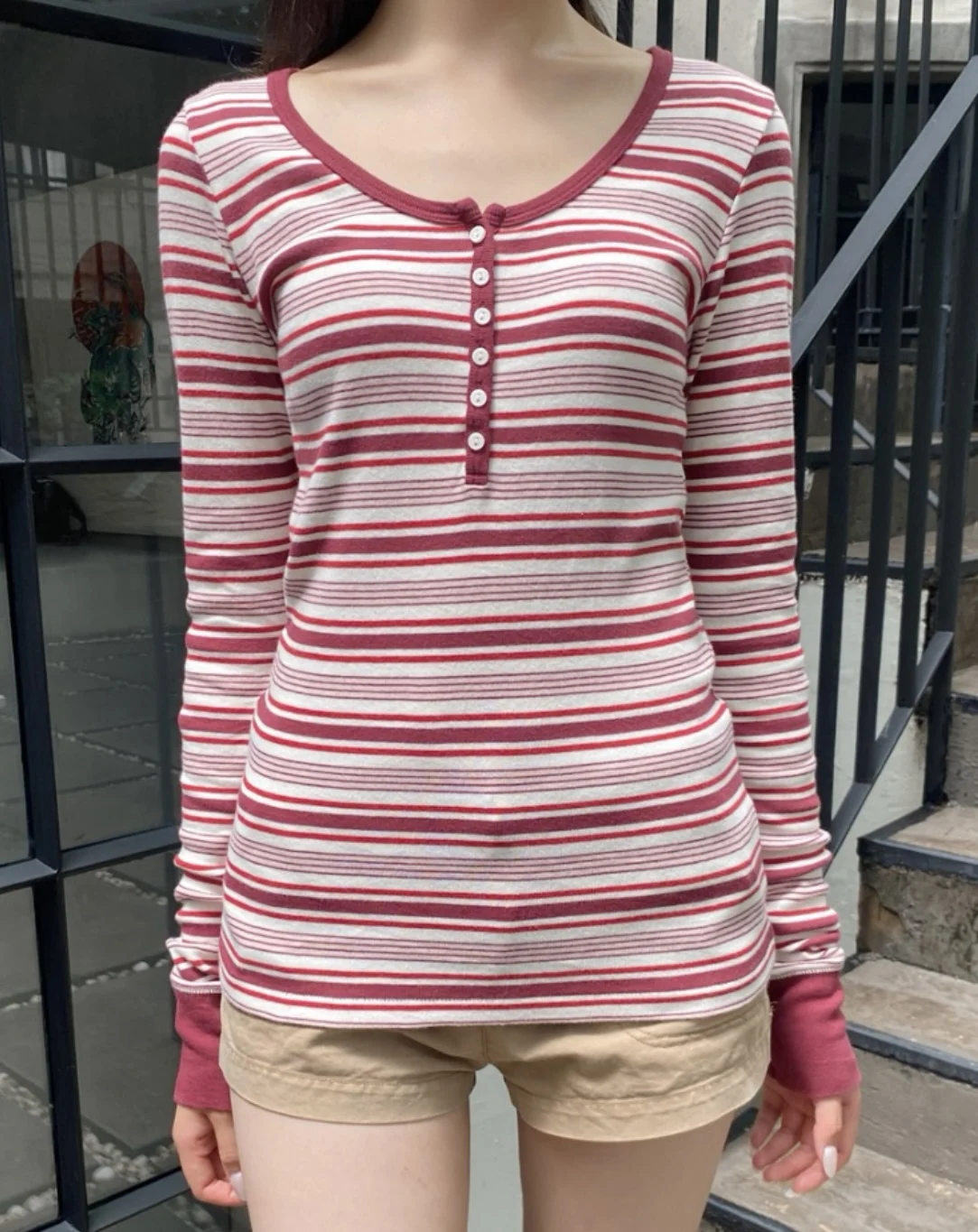 

Vintage Red Striped Slim Long Sleeve T-shirt Women Buttons Scoop Neck Contrast Basic Tee Shirts Sweet Preppy Style Tees Y2k Tops