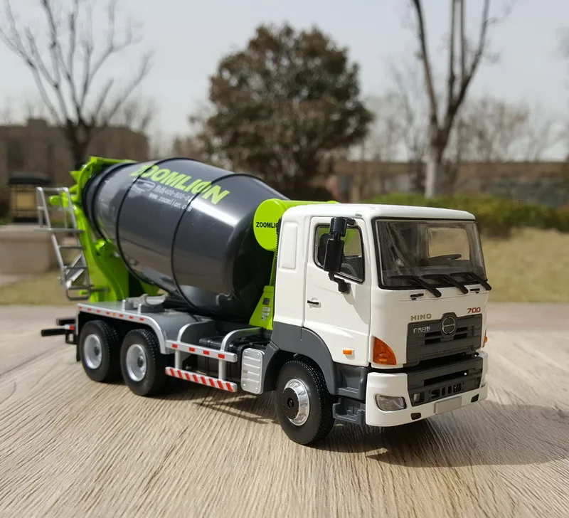 Collectible Alloy Model Gift 1:38 Scale Zoomlion Concrete Mixer Truck,HiNO 700 Trator Engineering Machinery DieCast Toy Model