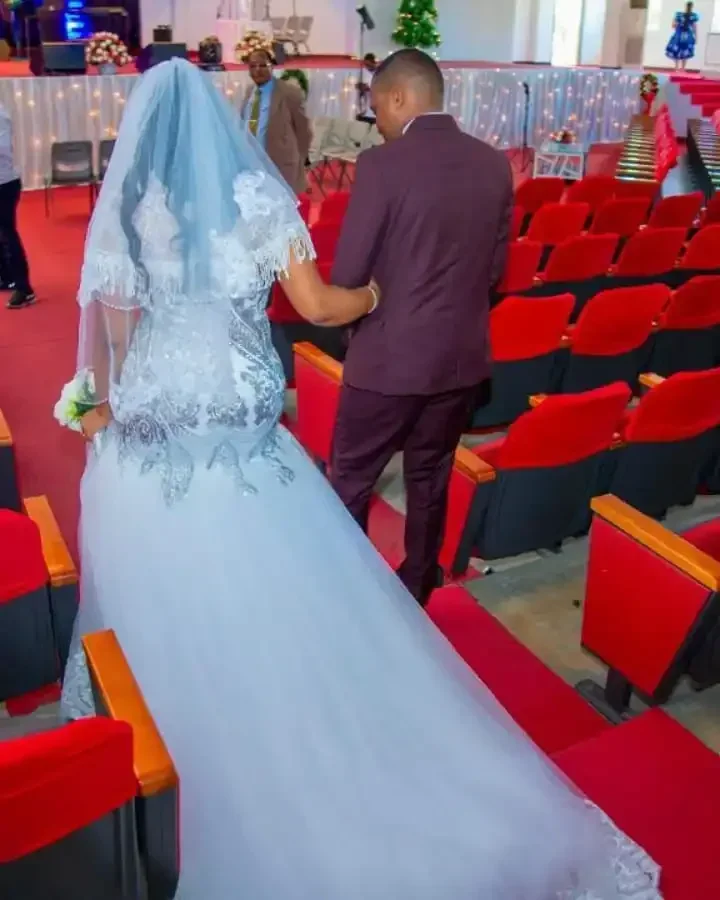 맞춤형 매력적인 오프 숄더 스팽글 인어 웨딩 드레스 스윕 기차 레이스 아플리케 흑인 여성 신부 가운