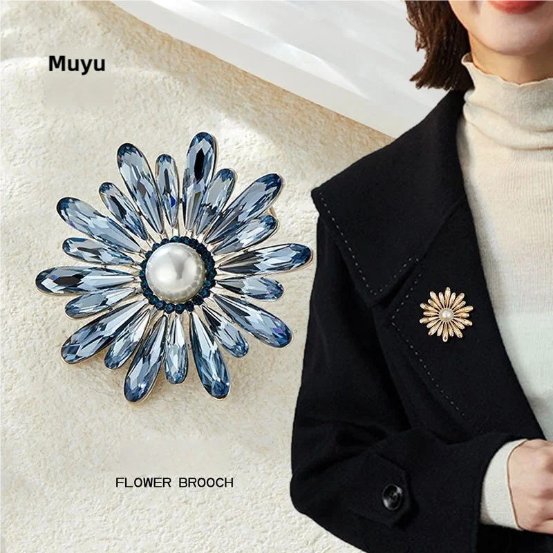 Fashionable and elegant crystal sunflower brooch