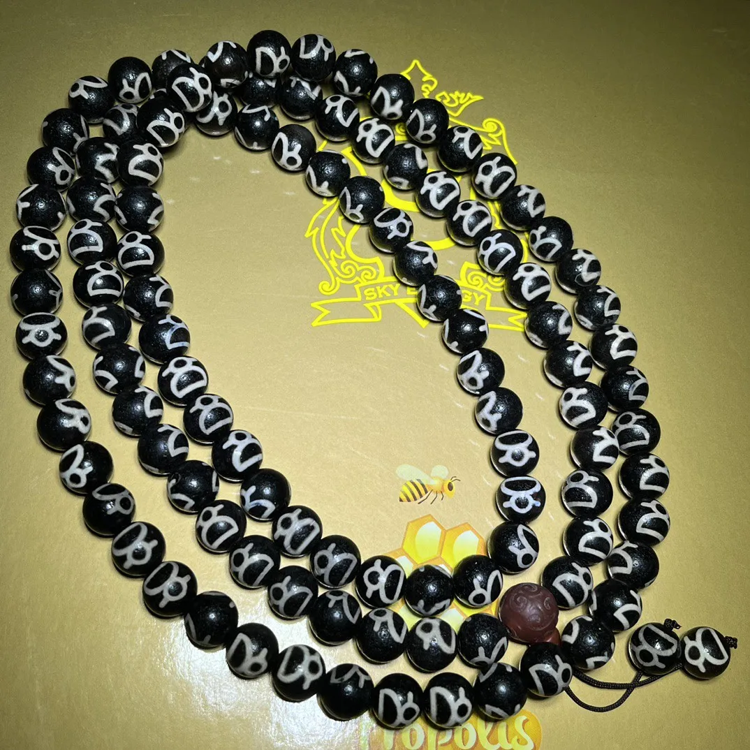 

Weathering Old Agate Black and White God of Wealth Round Celestial Beads 108 Buddha's Prayer Beads Necklace Bracelet with Scatte