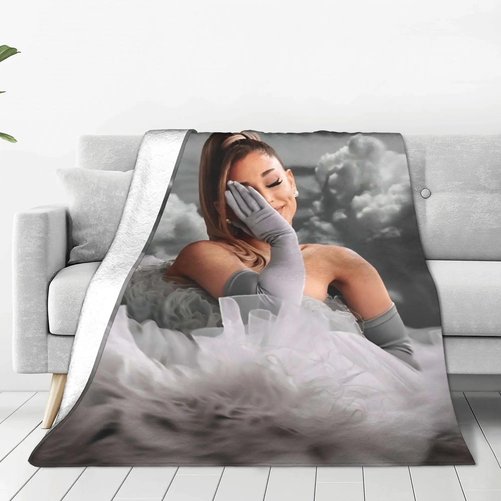 Ariana Grande Blankets   Flannel Throw Blankets Bed Sofa Personalised Ultra-Soft Warm Bedspreads