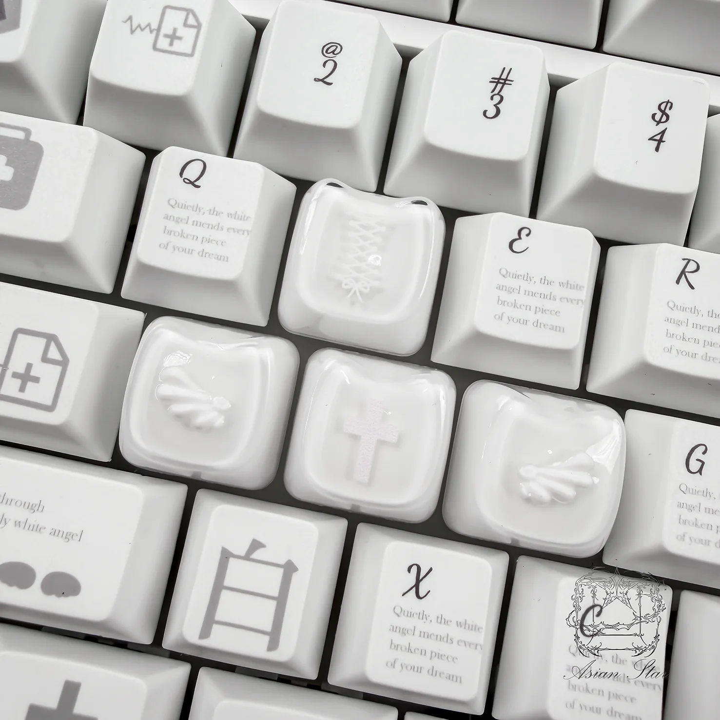 New 4pcs Jelly Cross Wings Keycaps Cute Girly Heart Mechanical Keyboard Decoration Translucent Personalized Cross