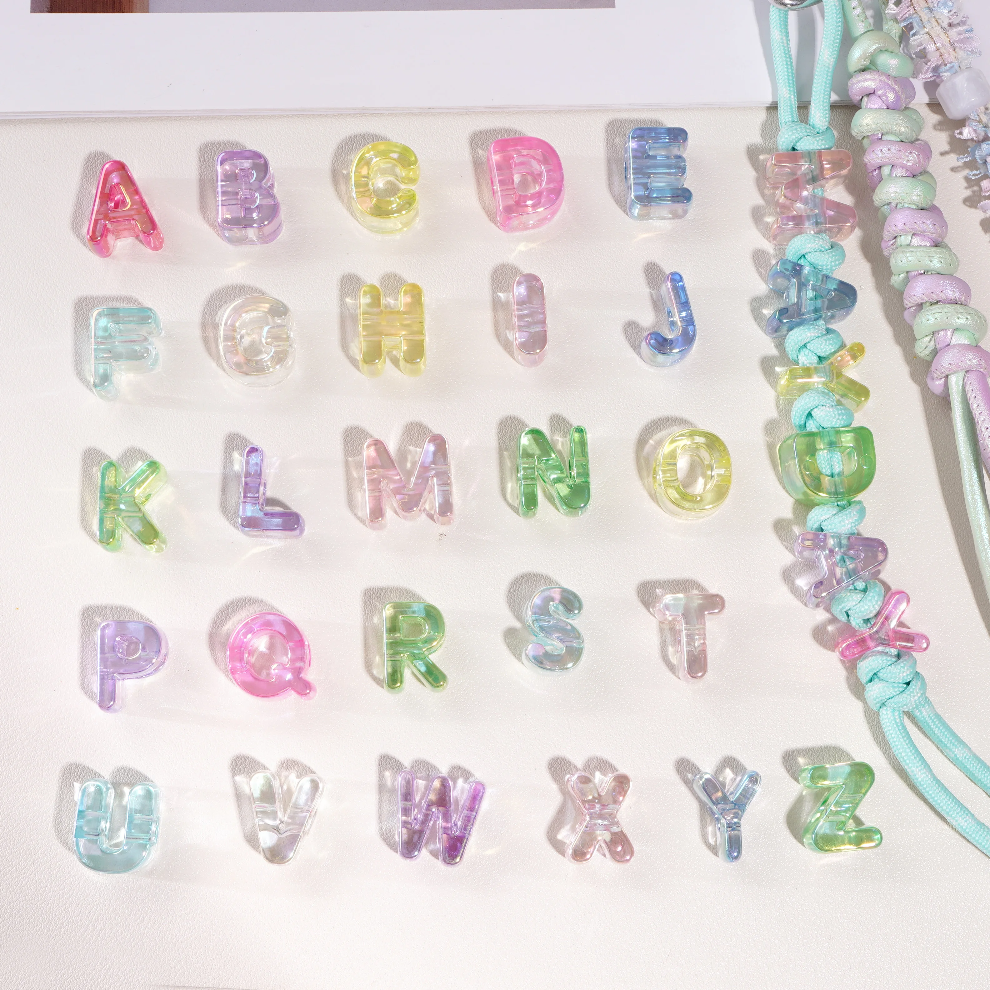 Cuentas coloridas con letras del alfabeto inglés para fabricación de joyería, decoraciones DIY, llavero de cadena para teléfono, accesorios con cuentas, 5 uds.