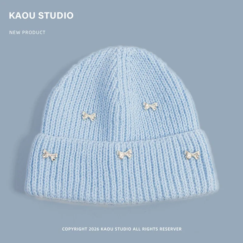 Neue, süße und niedliche Strickmütze mit Schleife, ideal für Herbst und Winter, warm, für Outdoor-Aktivitäten, zum Schutz der Ohren, als bequeme Mütze für Damen. – Detail 3
