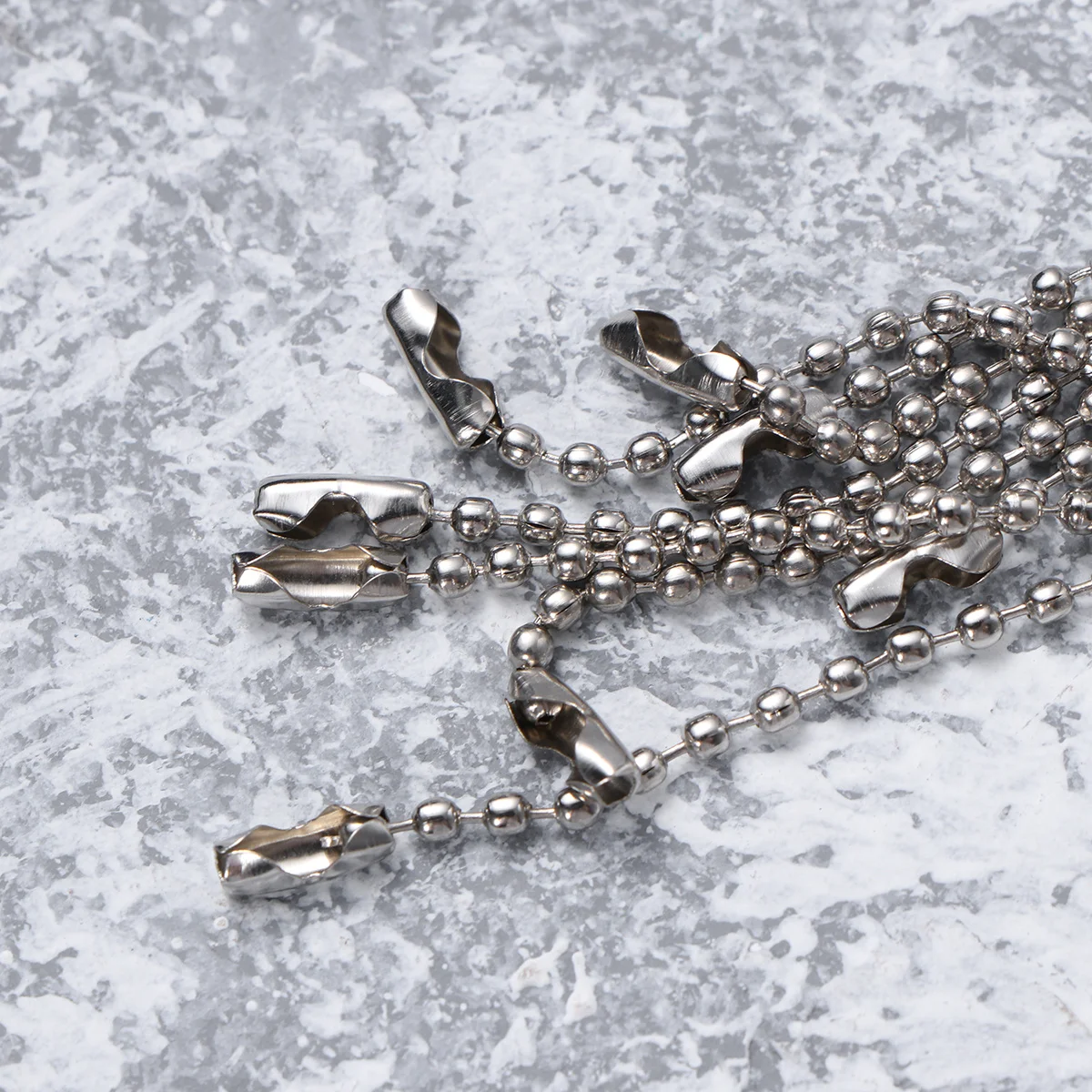 20個 10cm x 2.4mm メタルボールチェーン タグ用 ニッケルメッキ マット仕上げコネクタ付き ミリタリードッグタグキーホルダー シルバー