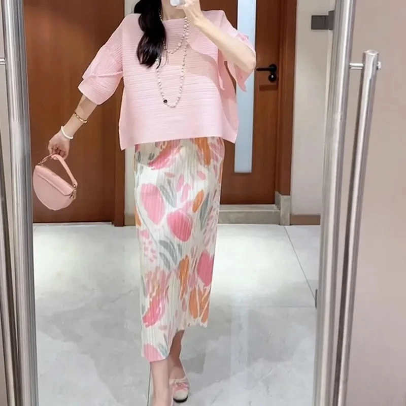

Two Pieces 2025 Summer New Miyake Fashion Casual Hundred Folding Women's Sets Round Neck Short Sleeve Tops Printed Short Skirt
