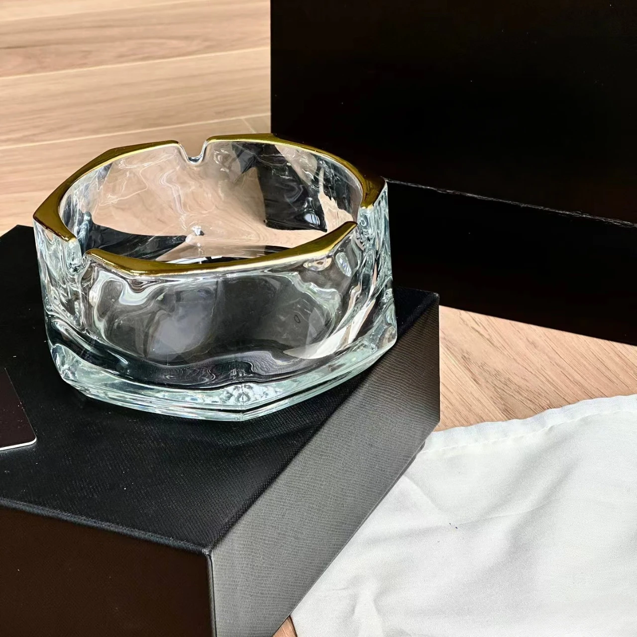 

Multi Sided Diamond Shaped Glass Ashtray, High-end Home Living Room Office Creative Decoration