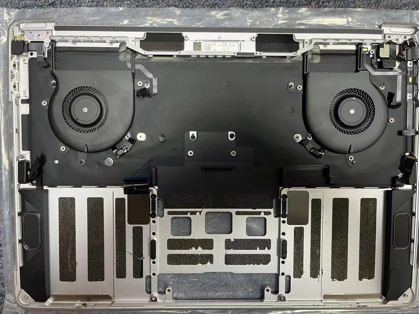 95% New Topcase for MacBook Pro A2251 A2289 A2338 13' Silver Grey Palmrest with US Keyboard and Touchbar and Speaker and Fans
