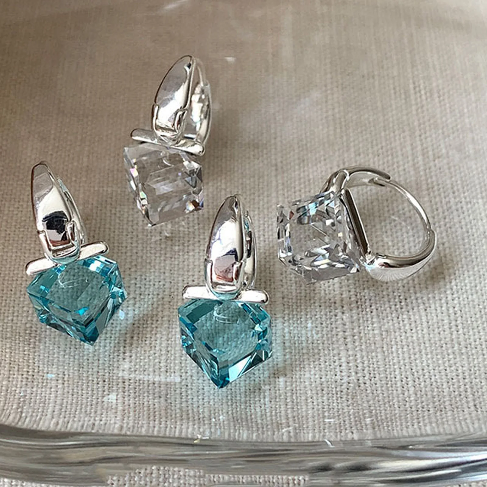 New 2026 Crystal Sugar Cubed Earrings Women's Simple Geometric Cold Sensation Fashion Jewelry Elegant Luxury  Ear Accessories