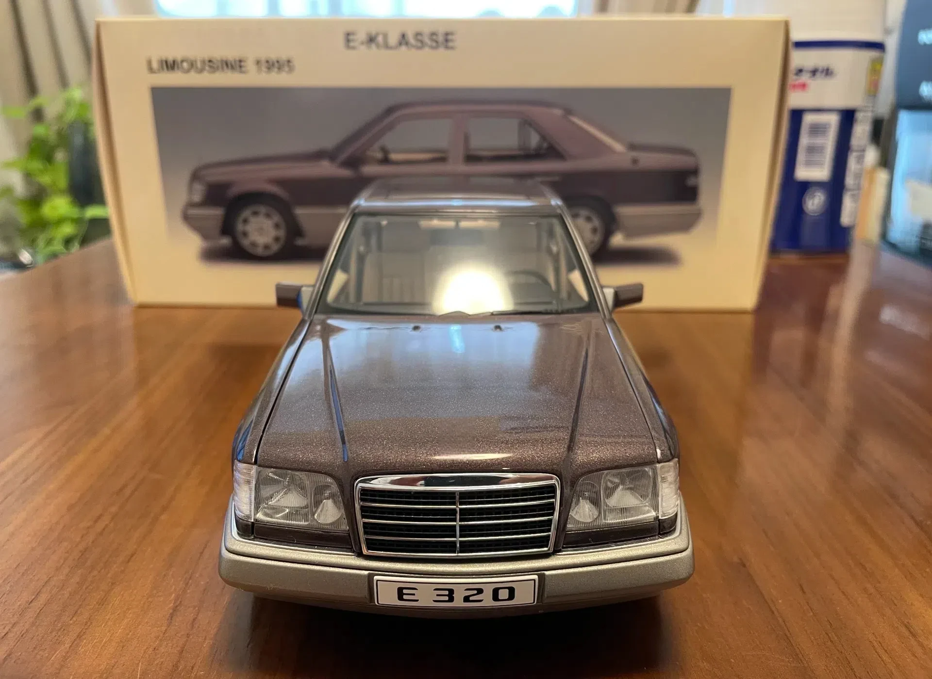 Autoart 1:18 E320 W124 1995 Silver/Purple Simulation Limited Edition All Open Alloy Metal Static Car Model Toy Gift