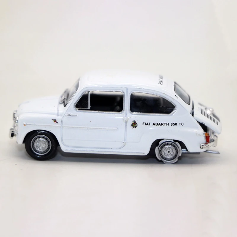 Bulk Geen kleur doos Schaal 1:43 Abarth Fiat 850 TC 1962 Legering Model Auto Statische Collectie Versierd Vakantie Geschenken Speelgoed