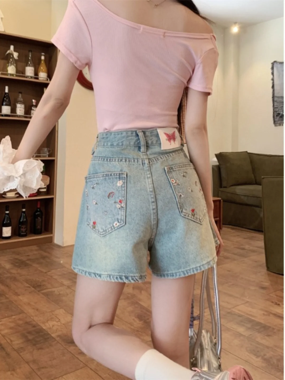 

High Waist Embroidered Floral Pocket Wide Leg Denim Shorts Women's Spring Fashionable Casual Pants Retro Style Commute Wind