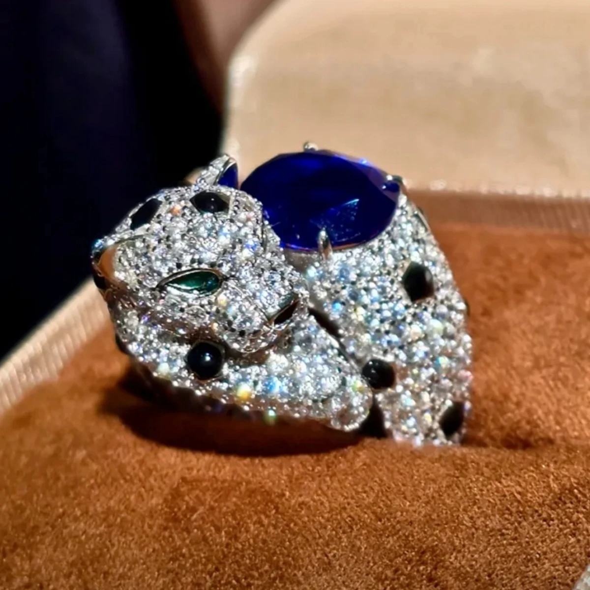 

Кольцо из настоящего серебра 925 пробы с позолотой 18 карат, с черным леопардовым принтом, высокоуглеродистым бриллиантом и лабораторно выращенным сапфиром королевского синего цвета, в виде гепарда, для женщин