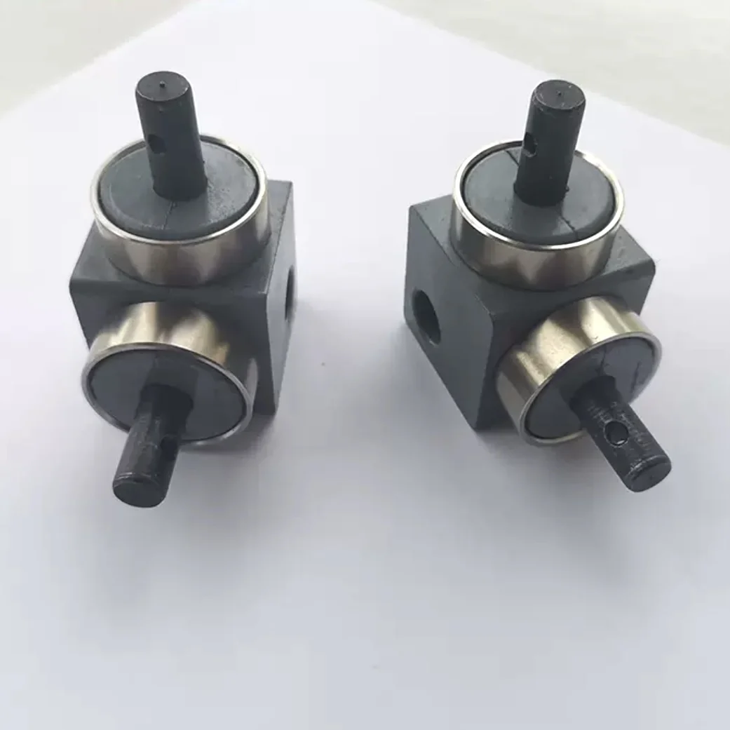 1:1 Right Angle Reversing Bevel Gearbox Nylon shell 90-degree Small Steering Gear 1M20T 8MM Steering Equipment