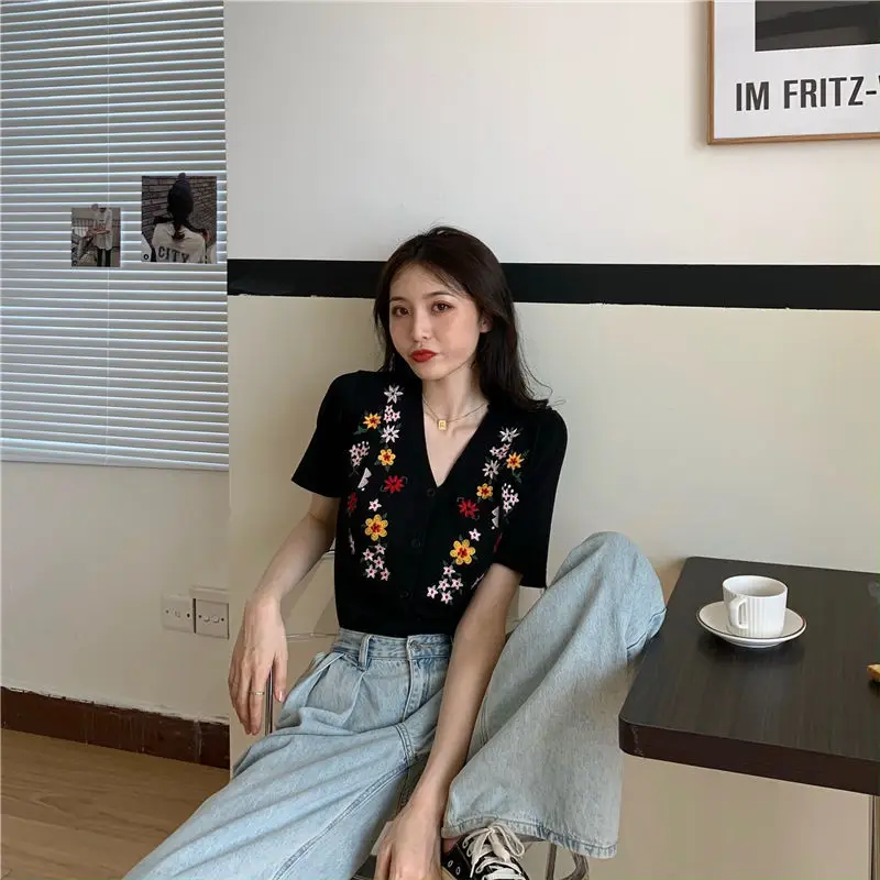 2024 New Fashion Embroidered Tops Office Lady V-neck Cardigan Women\'s Clothing Summer Solid Color Buttons Temperament Blouses