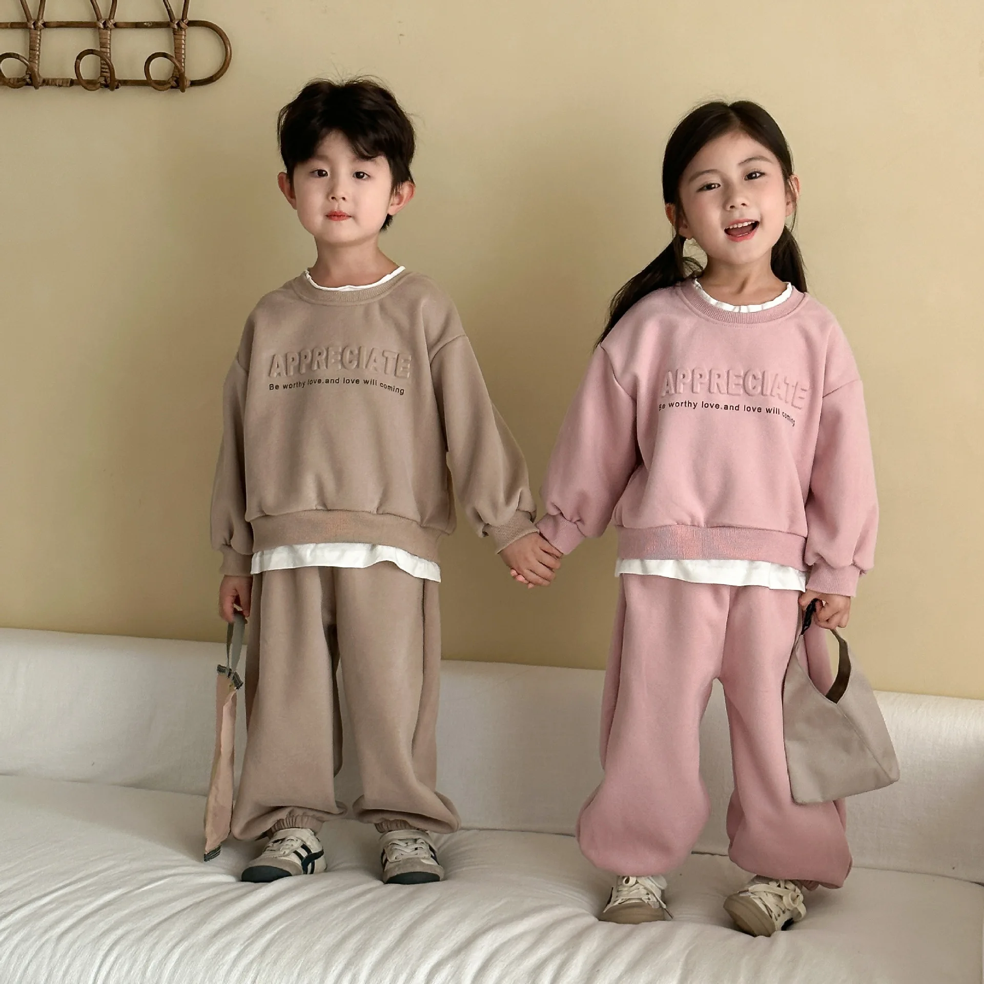 

Children's Autumn Set Fake Two Piece Boys' and Girls' Sports Hoodies 2025 New Autumn Baby Casual Clothes