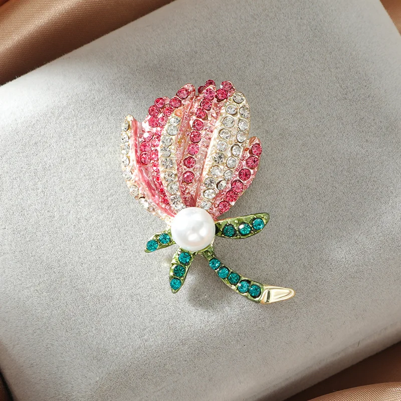 Broche de flor de perla con diamantes de imitación para mujer, alfileres de flores y plantas, ramillete, broche de moda para mujer, accesorios de ropa de fiesta