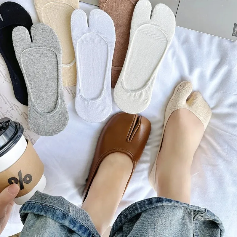 Women Summer Thin Two Finger Boat Socks Ultra Thin Non-slip Breathable Split Toe Socks Harajuku Soft Comfortable Invisible Sox