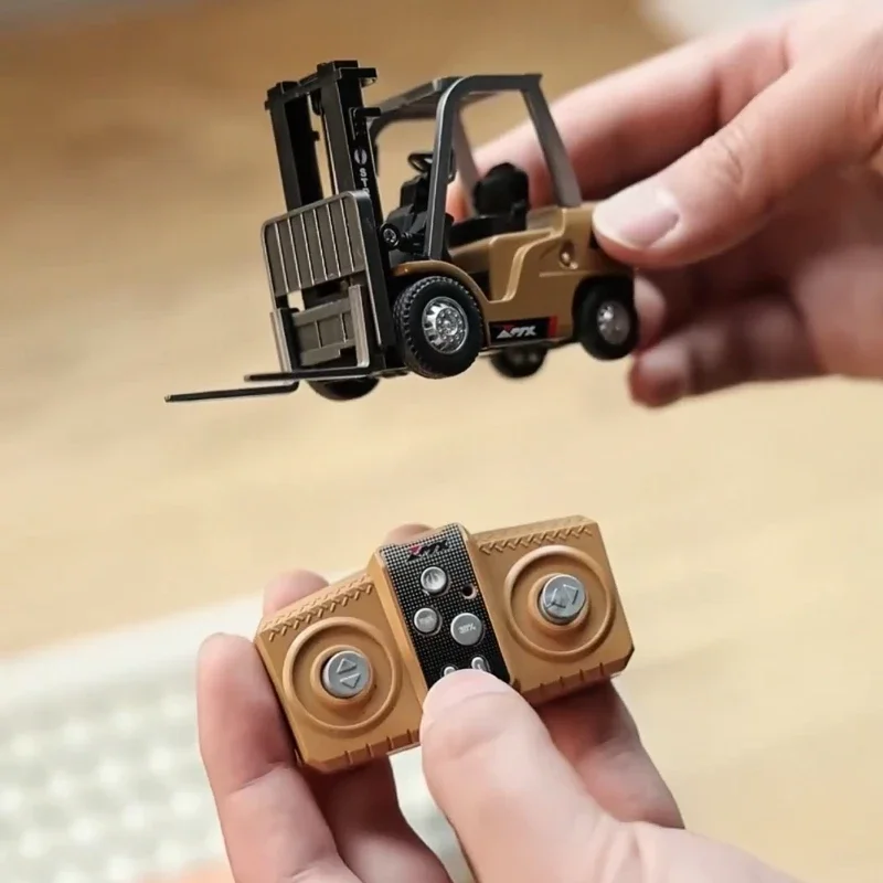

1/64 Remote-controlled alloy forklift Engineering vehicle Tabletop toys Model Collection Gift For Boys