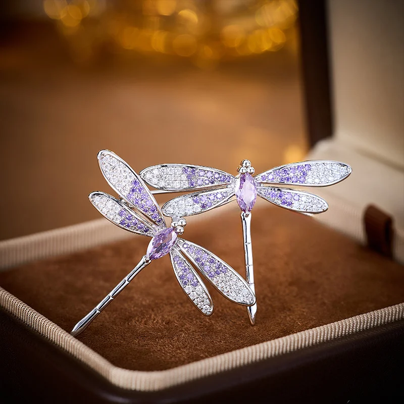 Hochwertige Luxus-Kupfer-Brosche mit Zirkonia, Lila Libellen-Design, Elegante Kreative Anstecknadel, Corsage-Mantel-Accessoire – Detail 2