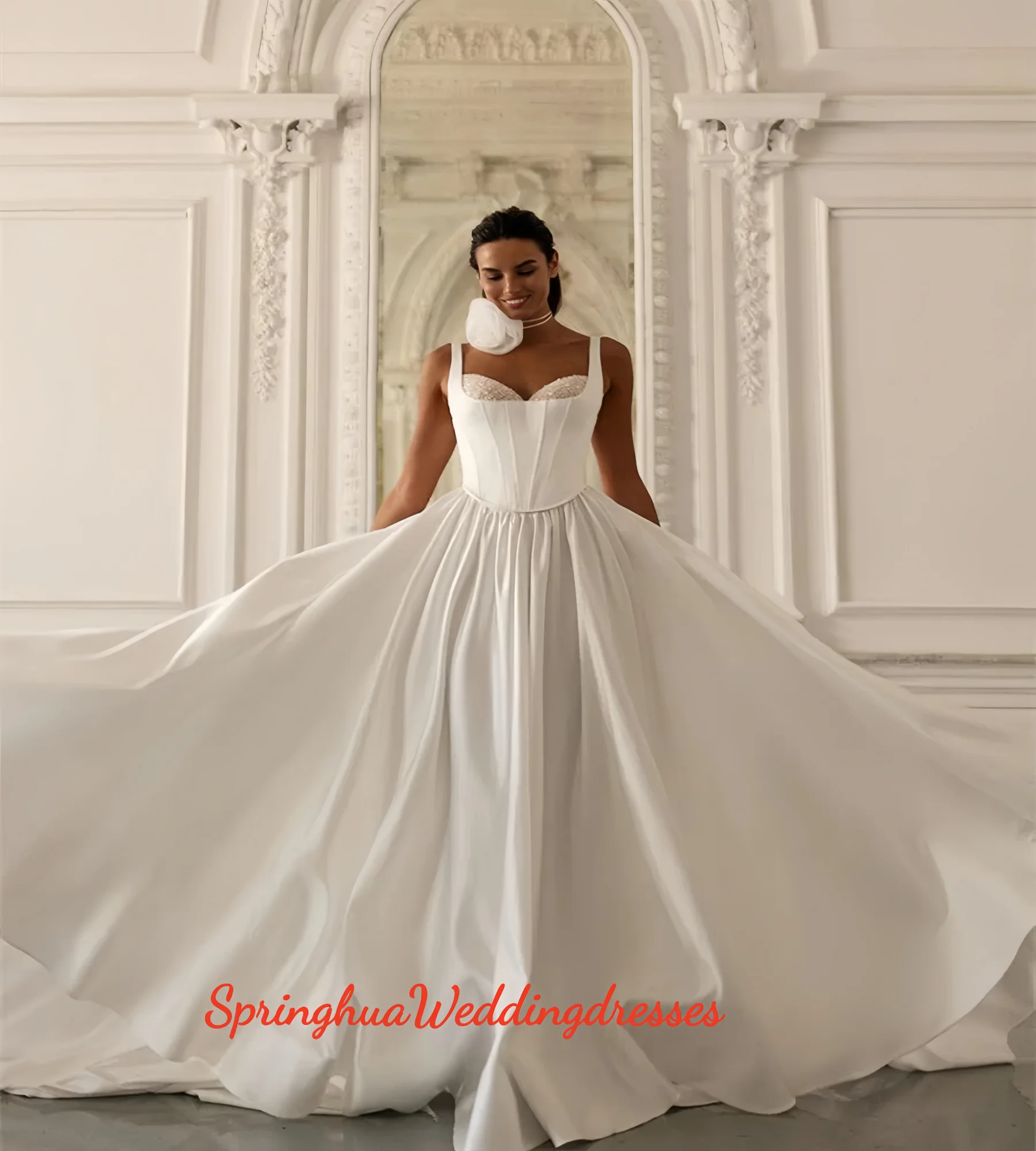 

Свадебное платье А-силуэта с тонкими бретелями, вырезом «сердечко», шнуровкой на спине и шлейфом для невесты. Индивидуальный пошив.