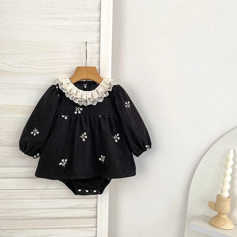 2026 Baby-Mädchen-Cord-Strampler 0-24M Langarm mit Spitzen-Rüschenkragen und Blumenstickerei, Herbst-Strampler für Kleinkinder, Prinzessinnen-Strampler – Detail 2