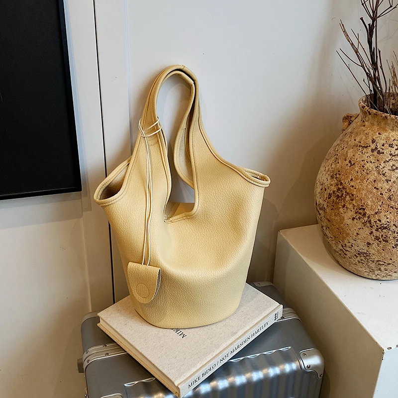 

2025 Fashion New PU Tote Bags Large Capacity Popularity Exquisite Hot Trendy Solid Color Design Shoulder Bags for Women