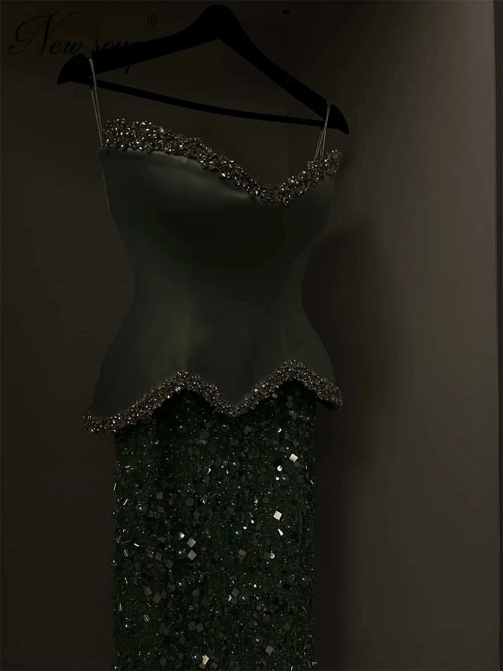 Salbeigrüne trägerlose Abendkleider Elegante Perlen Meerjungfrau Brautjungfer Abendkleid Vestidos De Gala Maßgeschneiderte Dubai Partykleider