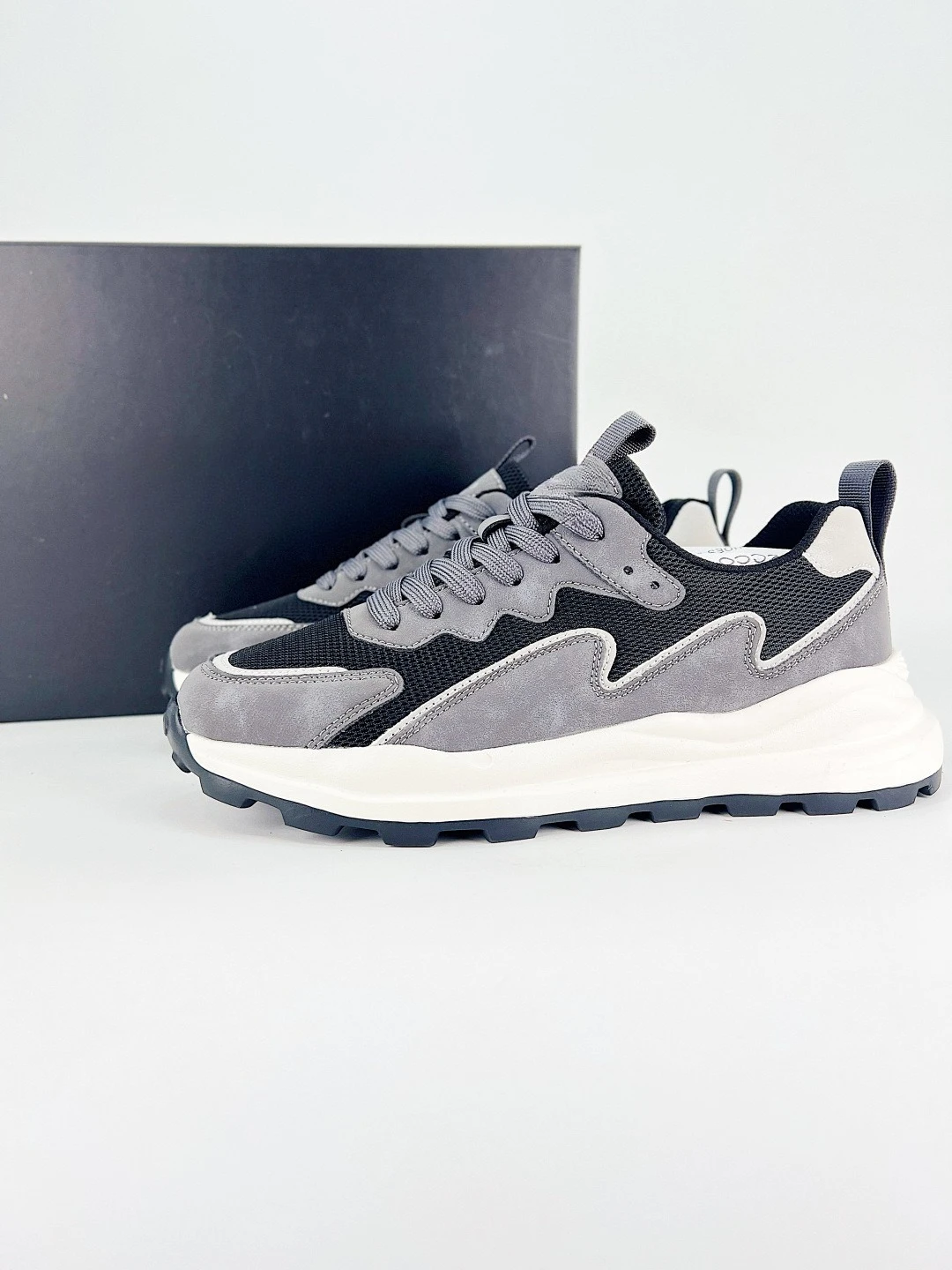 

Мужские роскошные кроссовки на платформе, повседневная деловая обувь, обувь для активного отдыха и стильные универсальные спортивные кроссовки.