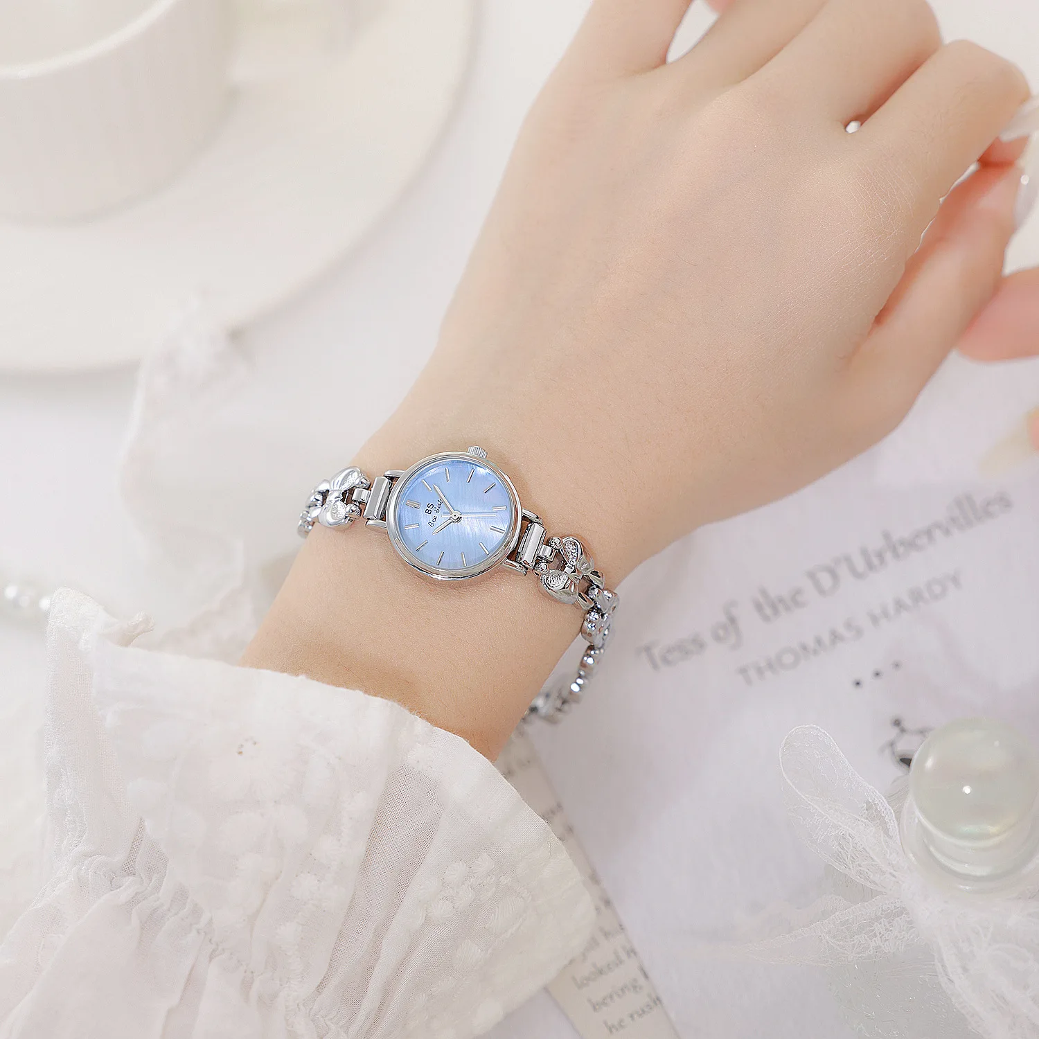 ساعات ريترو فاخرة للسيدات، أشرطة أنيقة على شكل فيونكة، ساعة فضية بسيطة، أفضل هدية لساعات المعصم الكوارتز المقاومة للماء لصديقتك