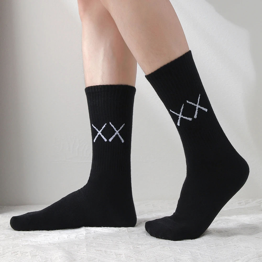 5 Paar Socken für Männer schwarz und weiß atmungsaktive geruchs neutrale Baumwolle lässige Mittels ocken laufen Sport Sport Socken lange Socken