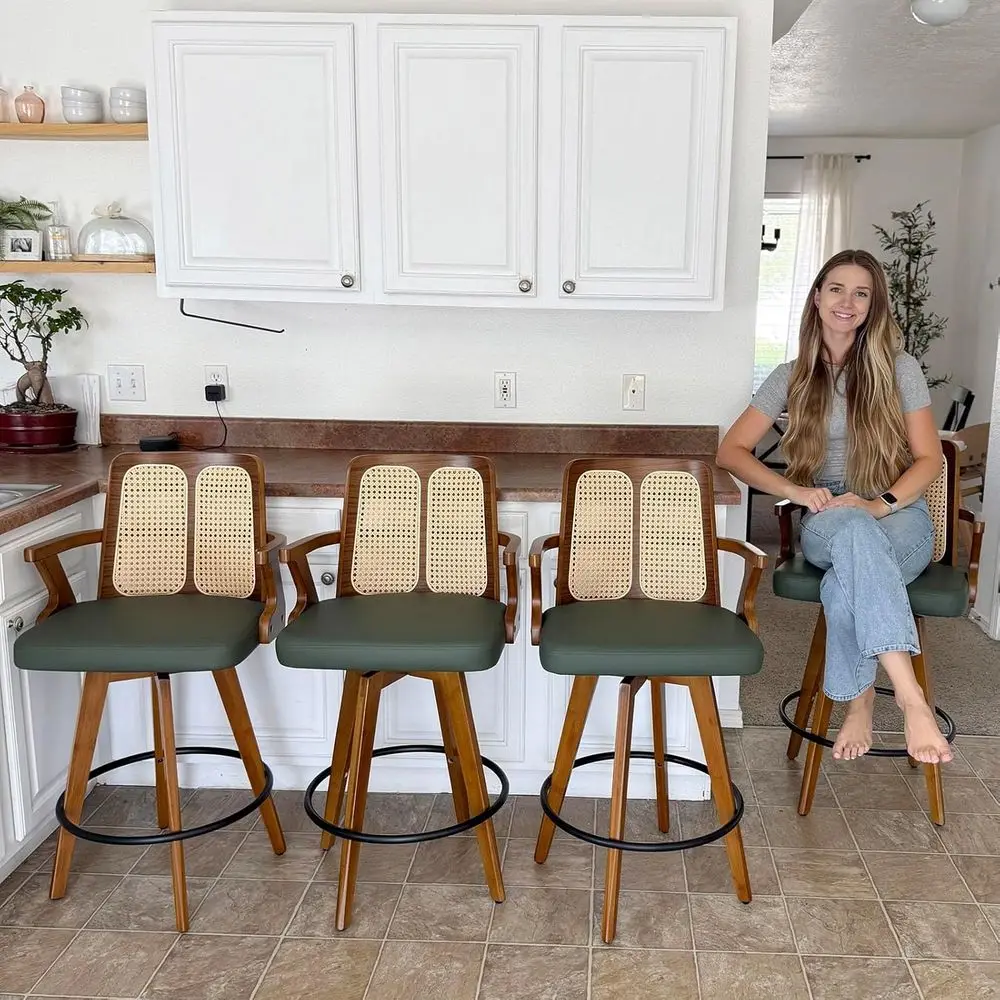 Juego de 2 taburetes de bar giratorios del siglo 30 con respaldos curvos, brazos, estructura de nogal, asientos de cuero beige, estilo ratán para cocina/Islan