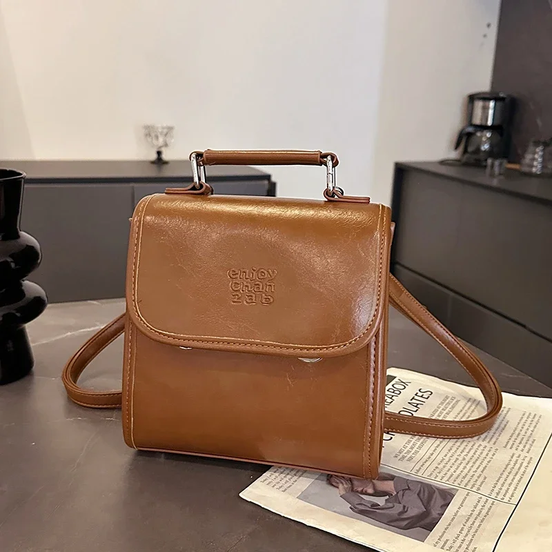 

Vintage Style Elegant Crossbody Diaper Bag: Luxury Women's Handbag With Designer Details And Large Capacity For Messenger Tote