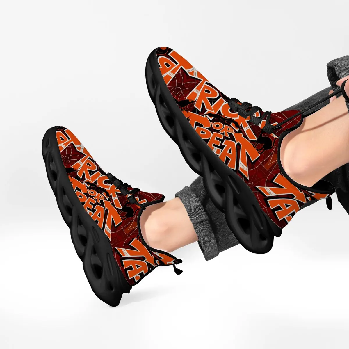 

Новая повседневная обувь на плоской подошве с низким берцем и цветными блоками, спортивная обувь на мягкой подошве с рисунком тыквы на Хэллоуин, темный стиль, на шнуровке и вырезе